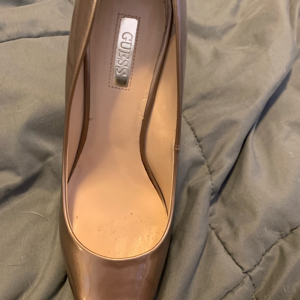 Guess gold pumps, beautiful size 7 1/2 - Picture 5 of 7